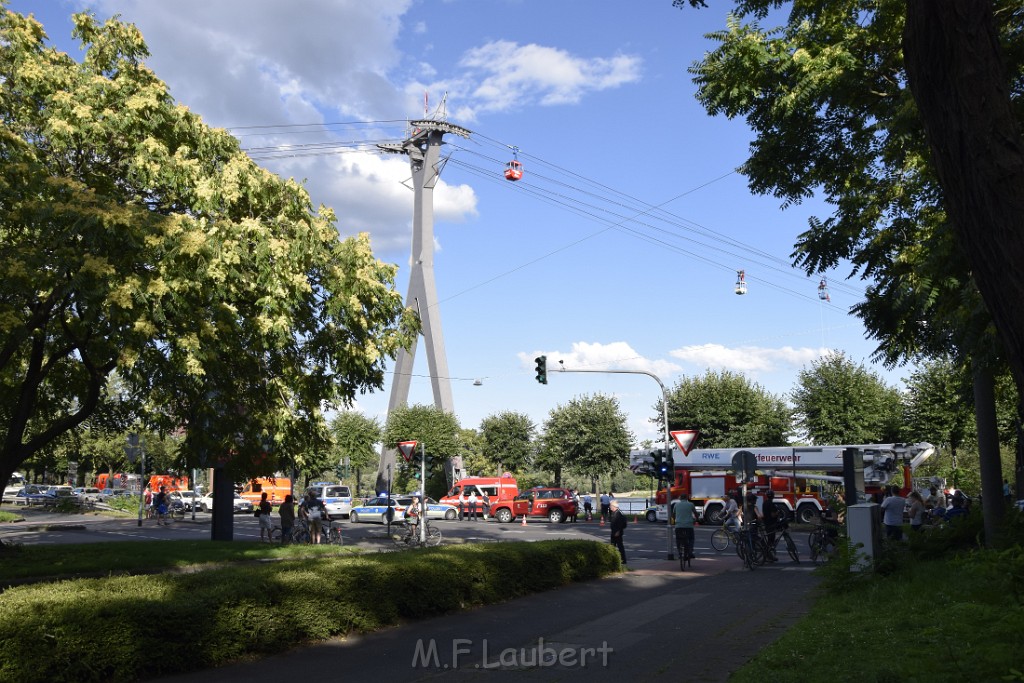 Koelner Seilbahn Gondel blieb haengen Koeln Linksrheinisch P467.JPG - Miklos Laubert